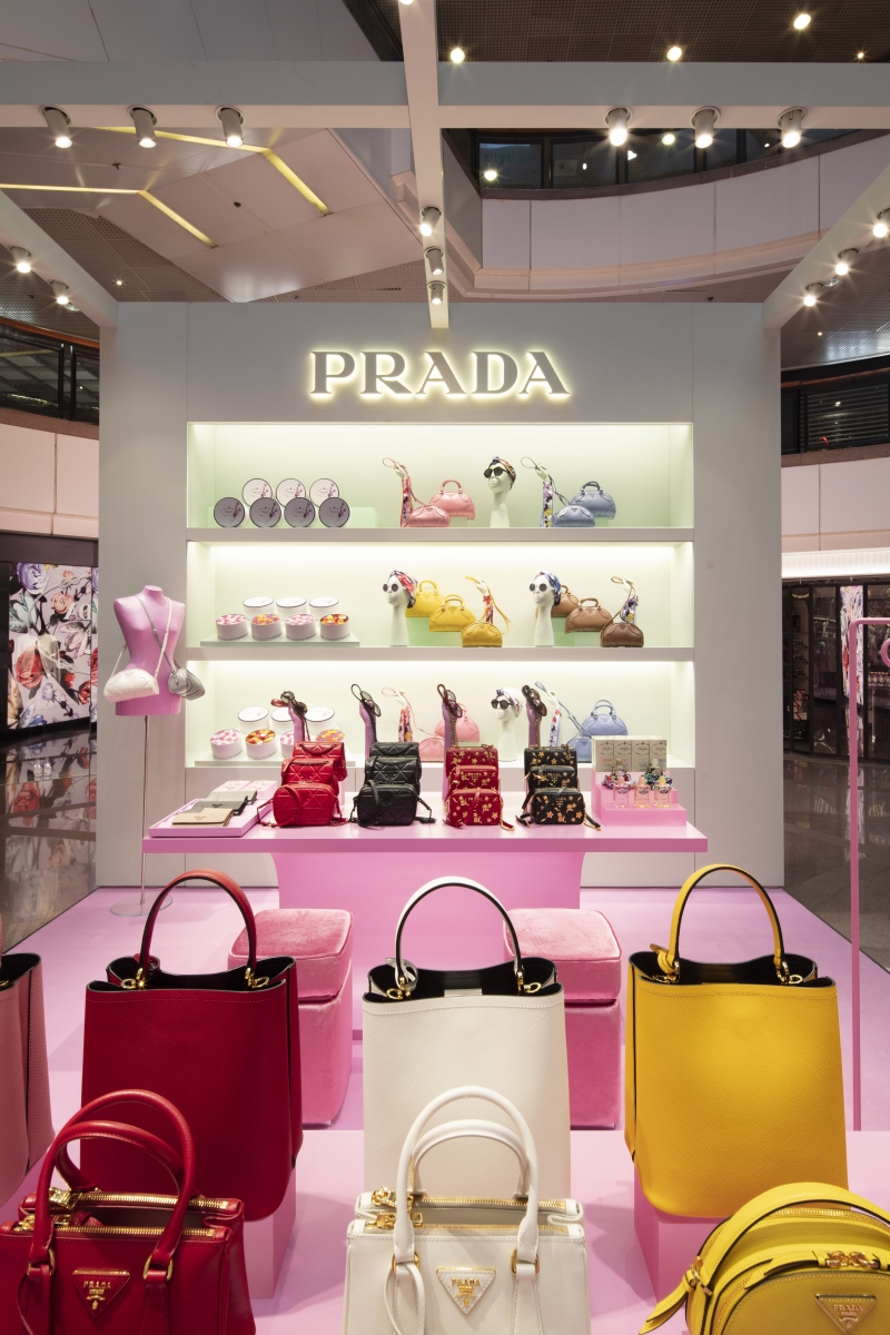 把握最後機會！入手Prada Dreamscape 限定店限量版手袋、小物